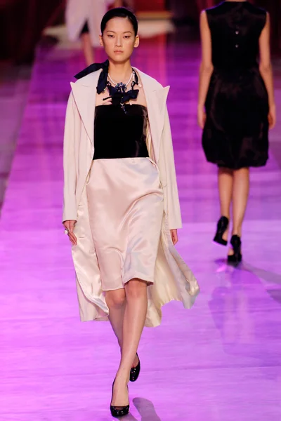 Look 16